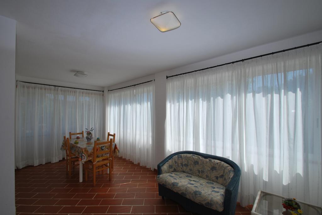 Appartamenti Mimosa - Clima, Giardino, Posti Auto Marina di Campo Εξωτερικό φωτογραφία